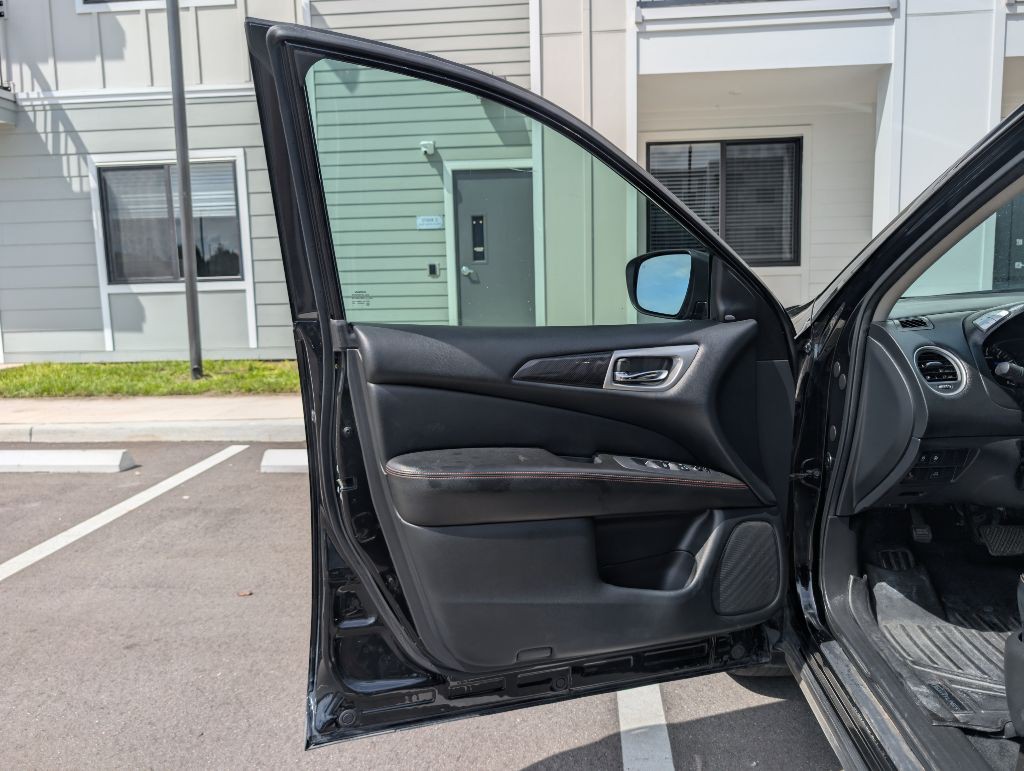 2019 Nissan Pathfinder Image 16