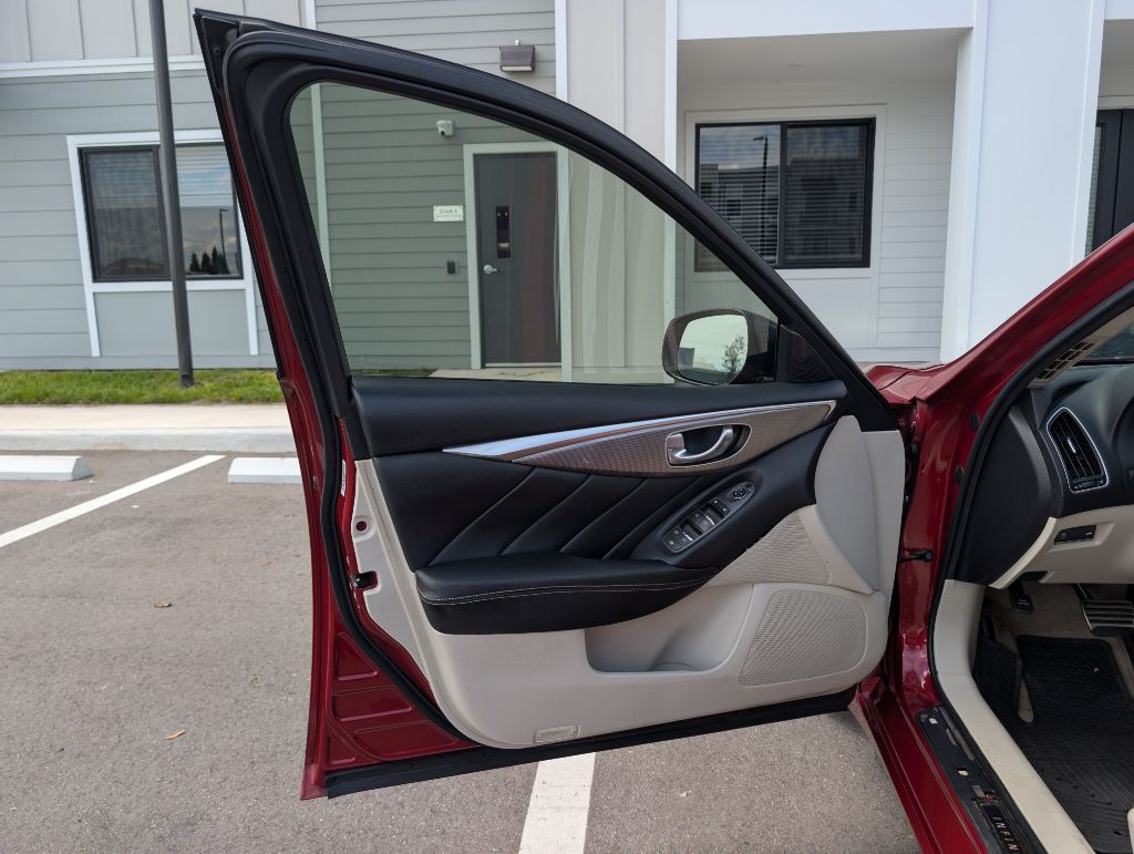 2015 INFINITI Q50 Image 14