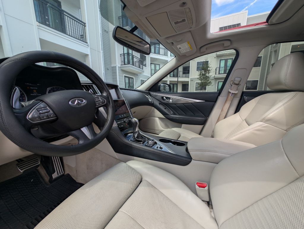 2015 INFINITI Q50 Image 15