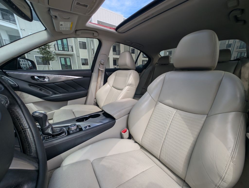 2015 INFINITI Q50 Image 16