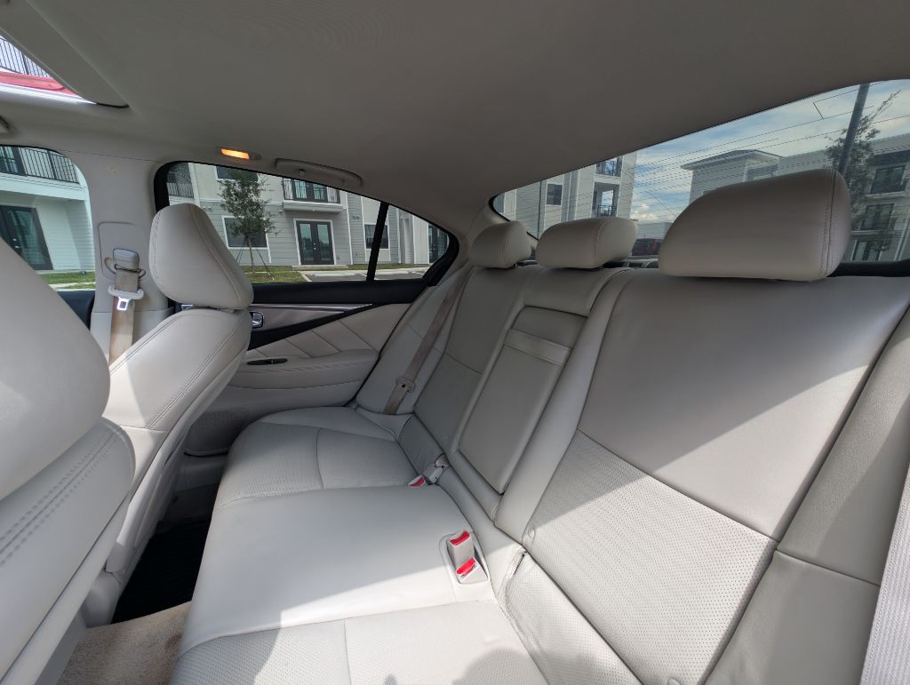 2015 INFINITI Q50 Image 19
