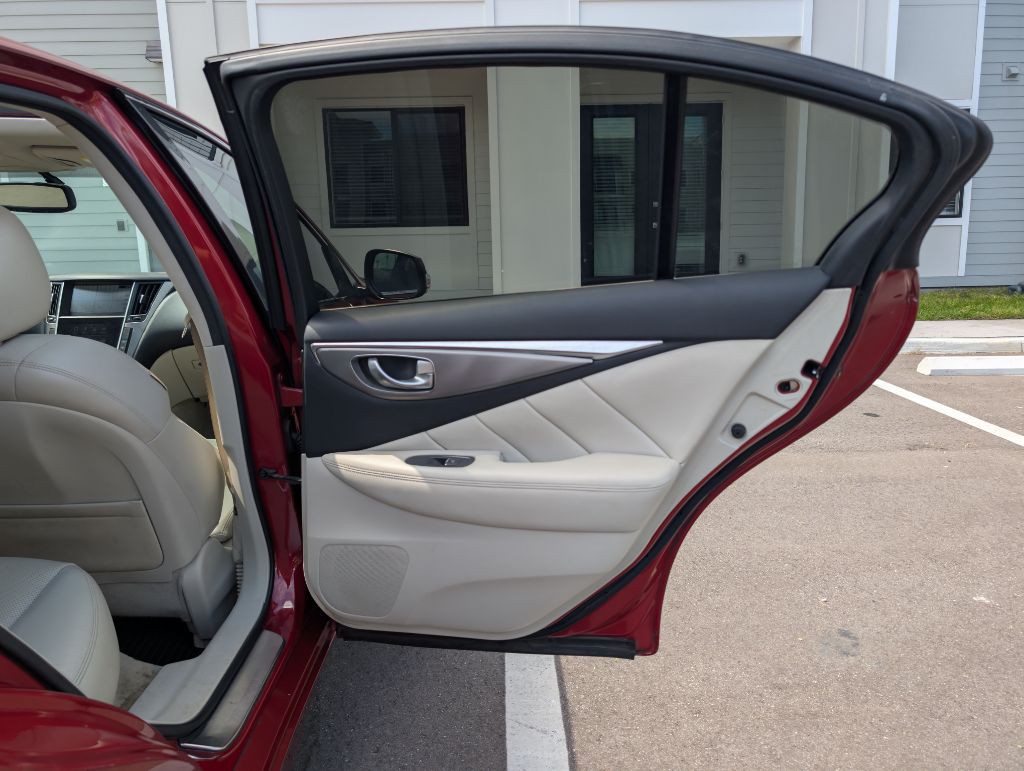 2015 INFINITI Q50 Image 20