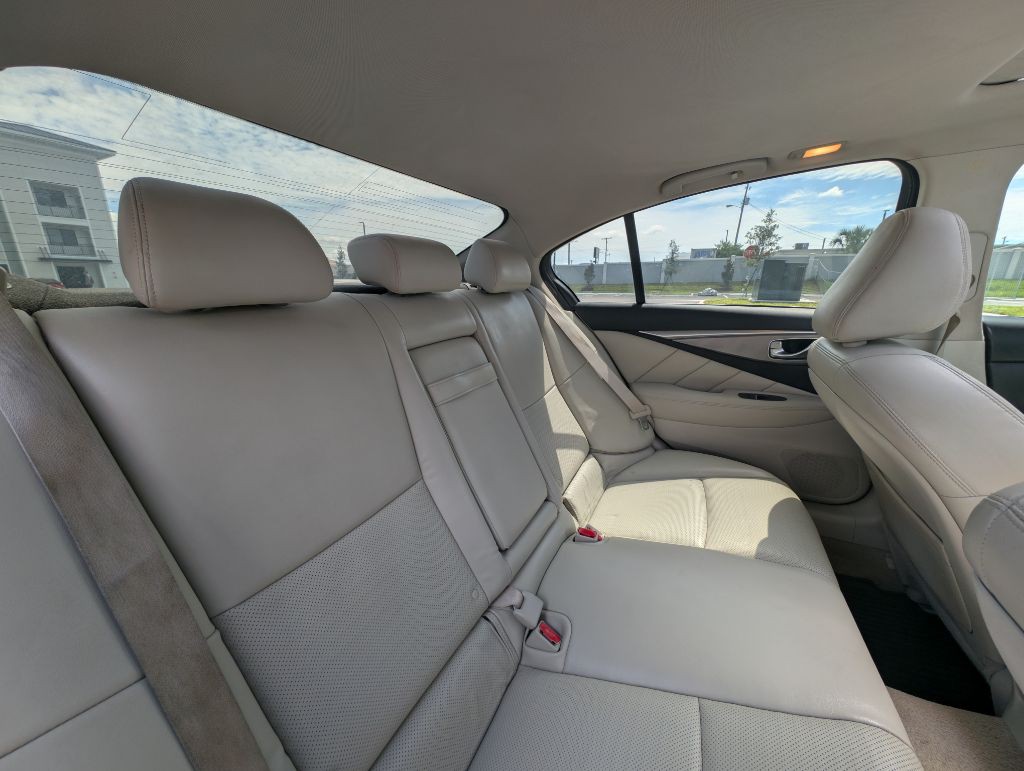 2015 INFINITI Q50 Image 22