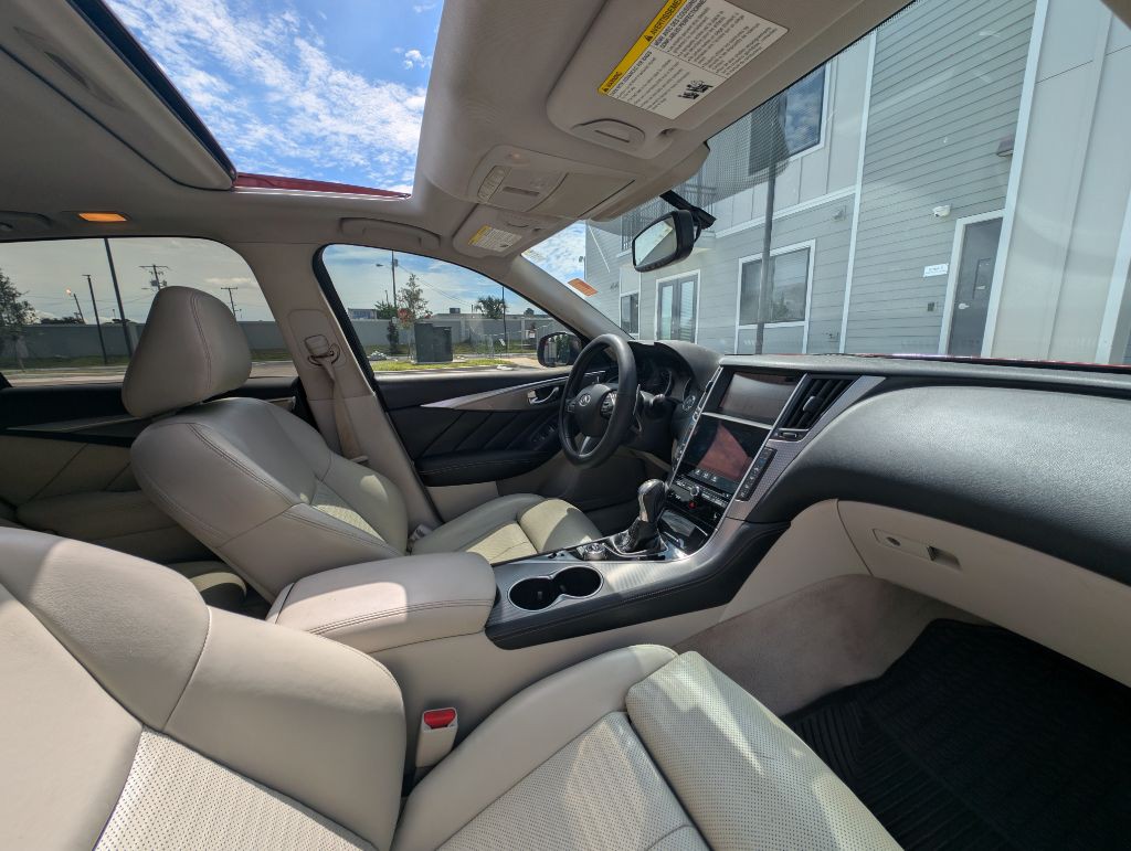 2015 INFINITI Q50 Image 24