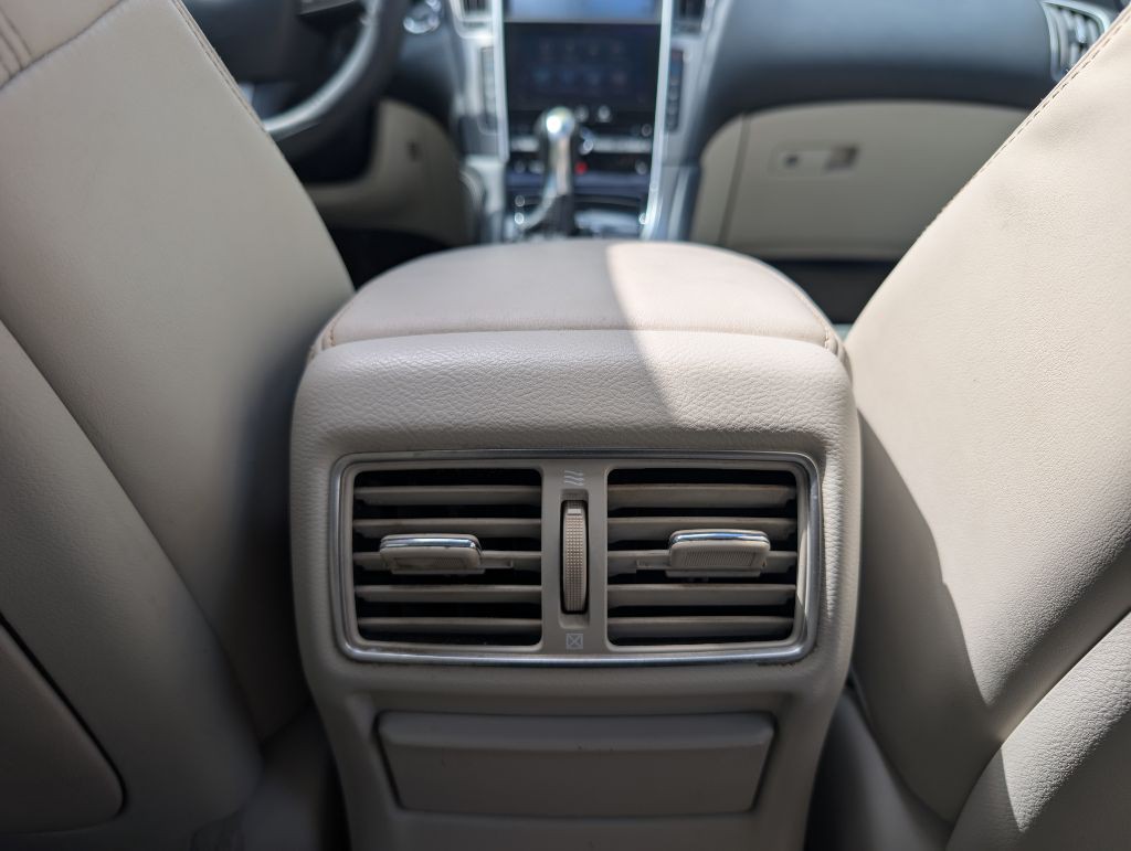 2015 INFINITI Q50 Image 29