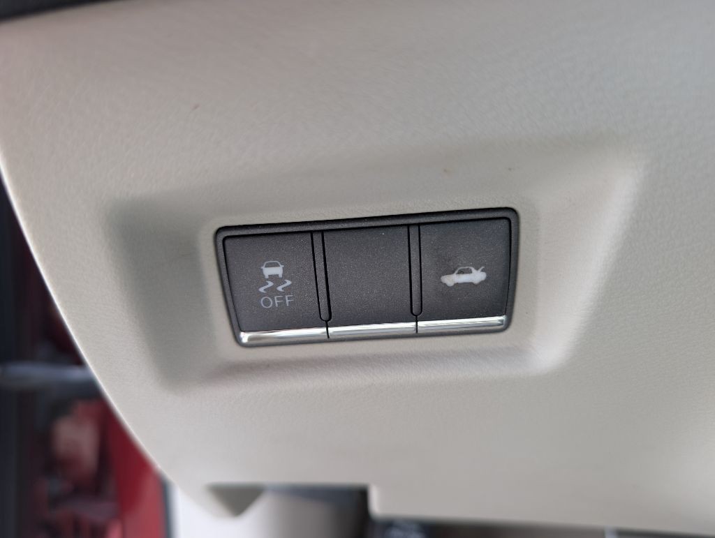 2015 INFINITI Q50 Image 30