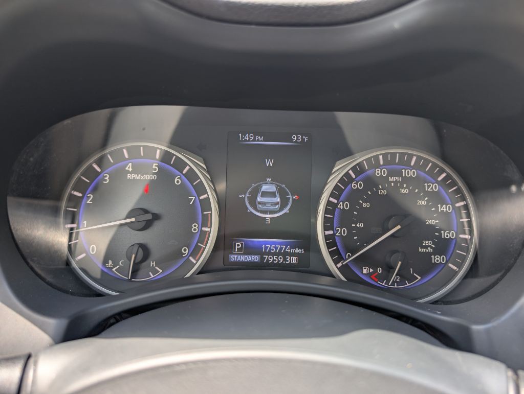 2015 INFINITI Q50 Image 32