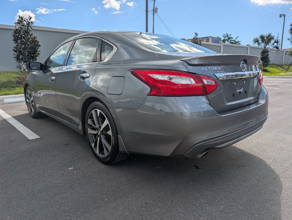 2016 Nissan Altima Image 10