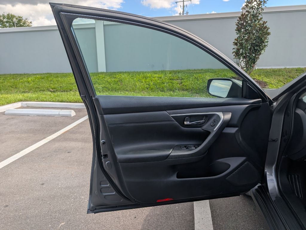 2016 Nissan Altima Image 13
