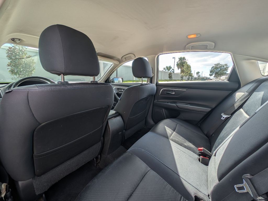 2016 Nissan Altima Image 17