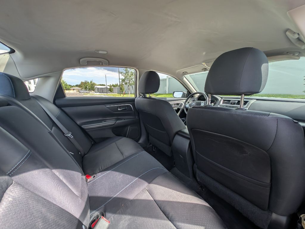 2016 Nissan Altima Image 19