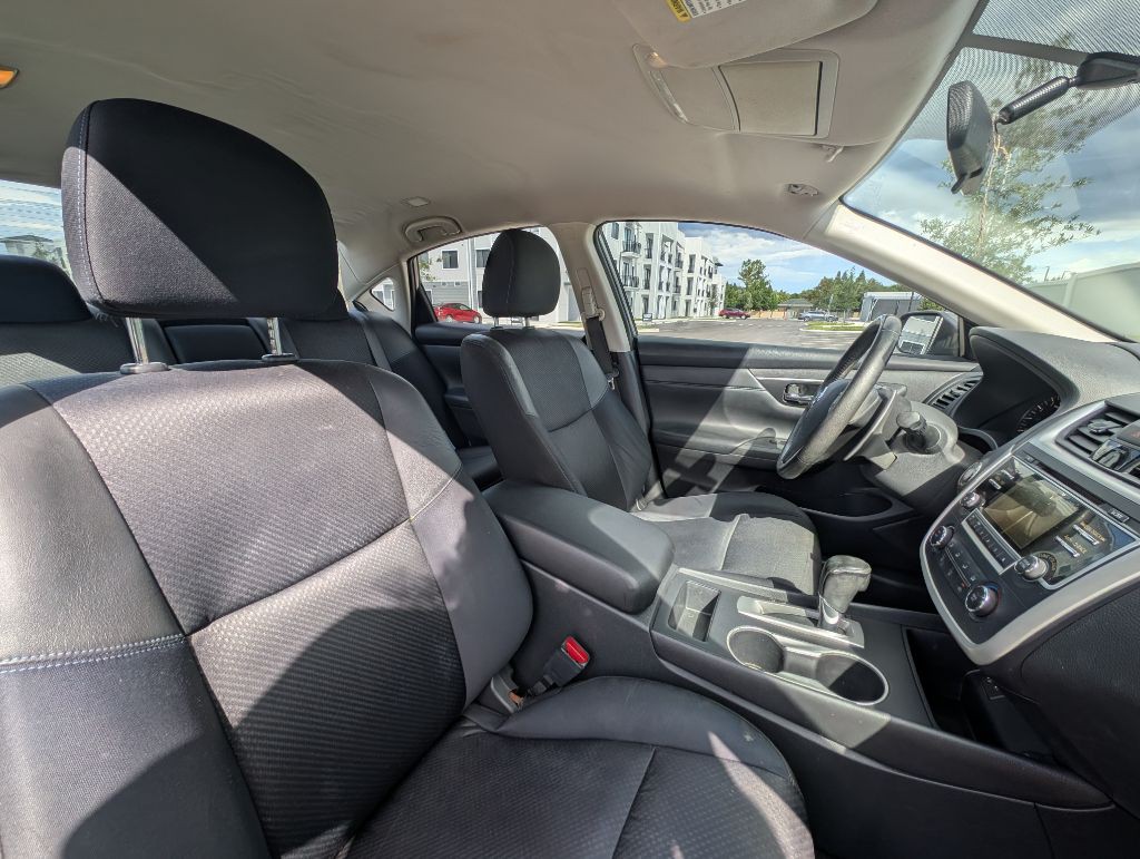 2016 Nissan Altima Image 24