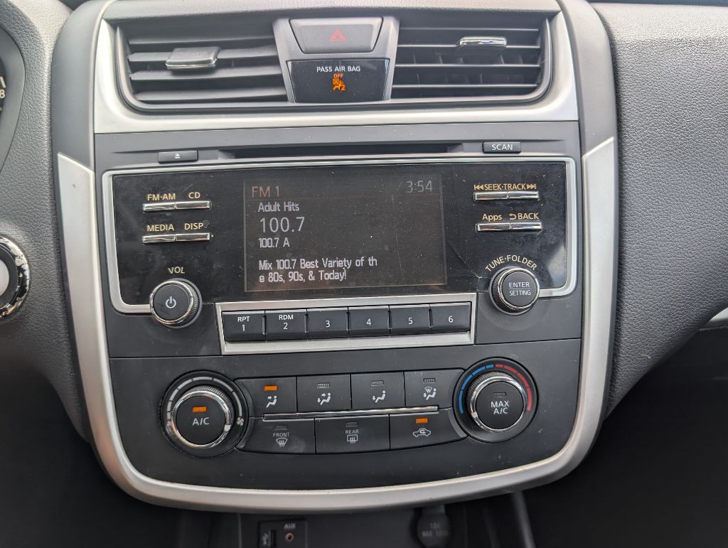 2016 Nissan Altima Image 32