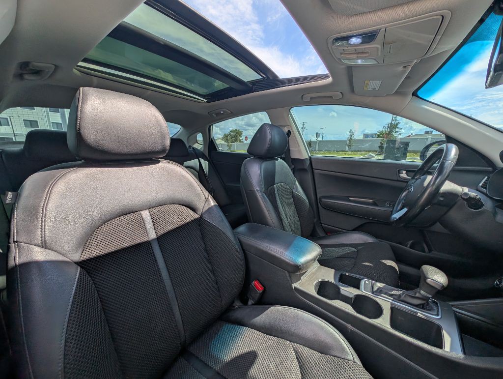 2019 Kia Optima Image 24