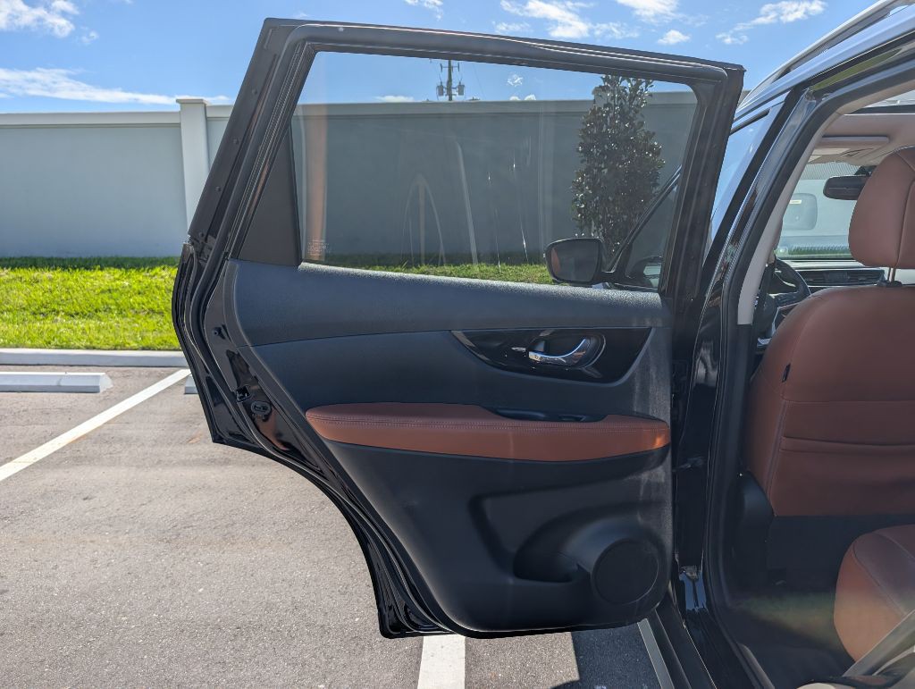 2018 Nissan Rogue Image 19