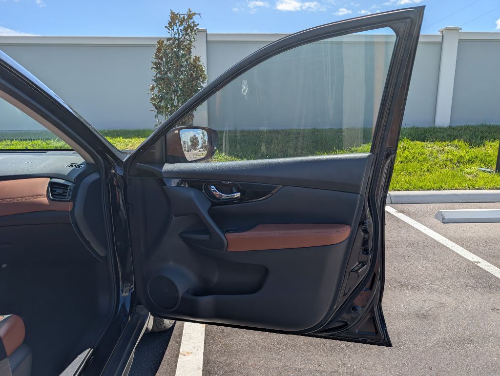 2018 Nissan Rogue Image 25