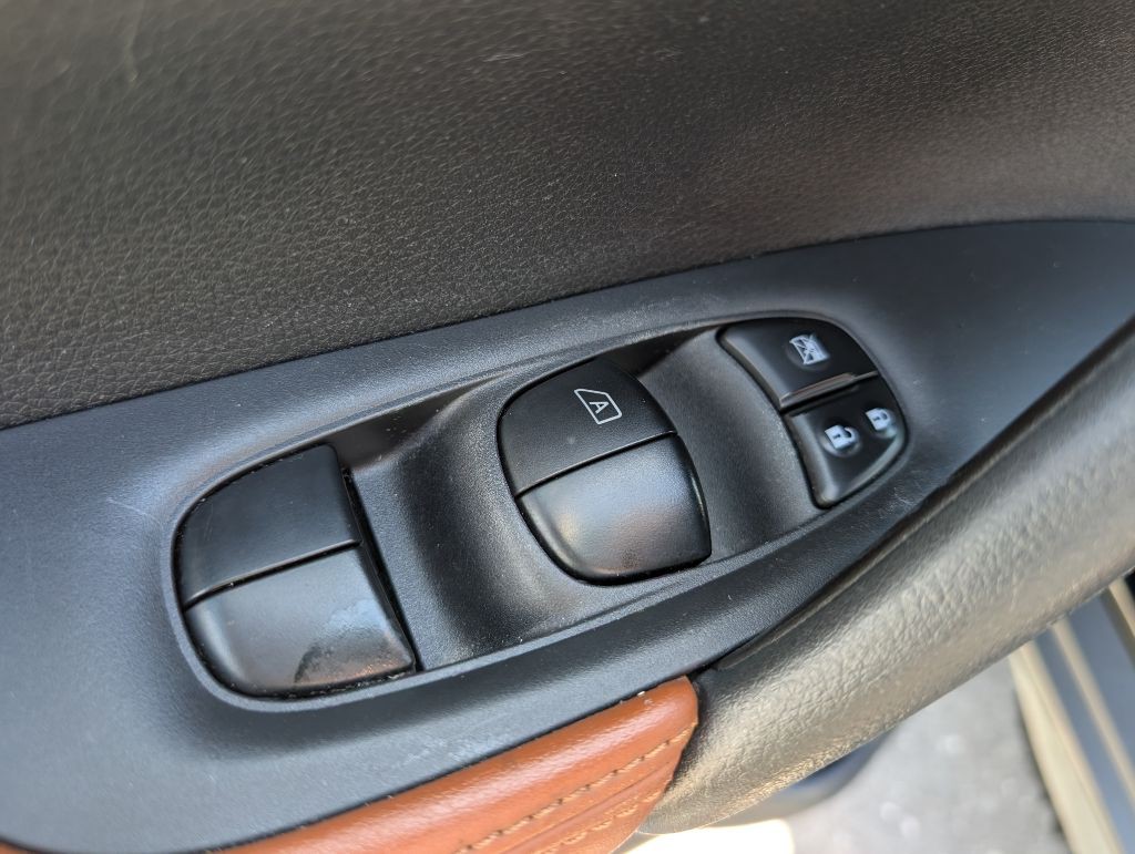 2018 Nissan Rogue Image 32