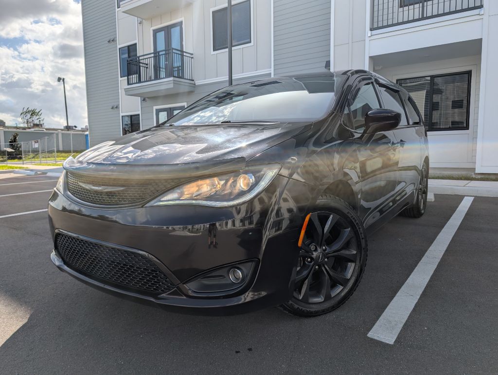 2018 Chrysler Pacifica Image 1