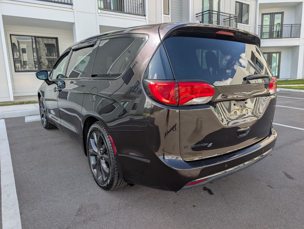 2018 Chrysler Pacifica Image 10