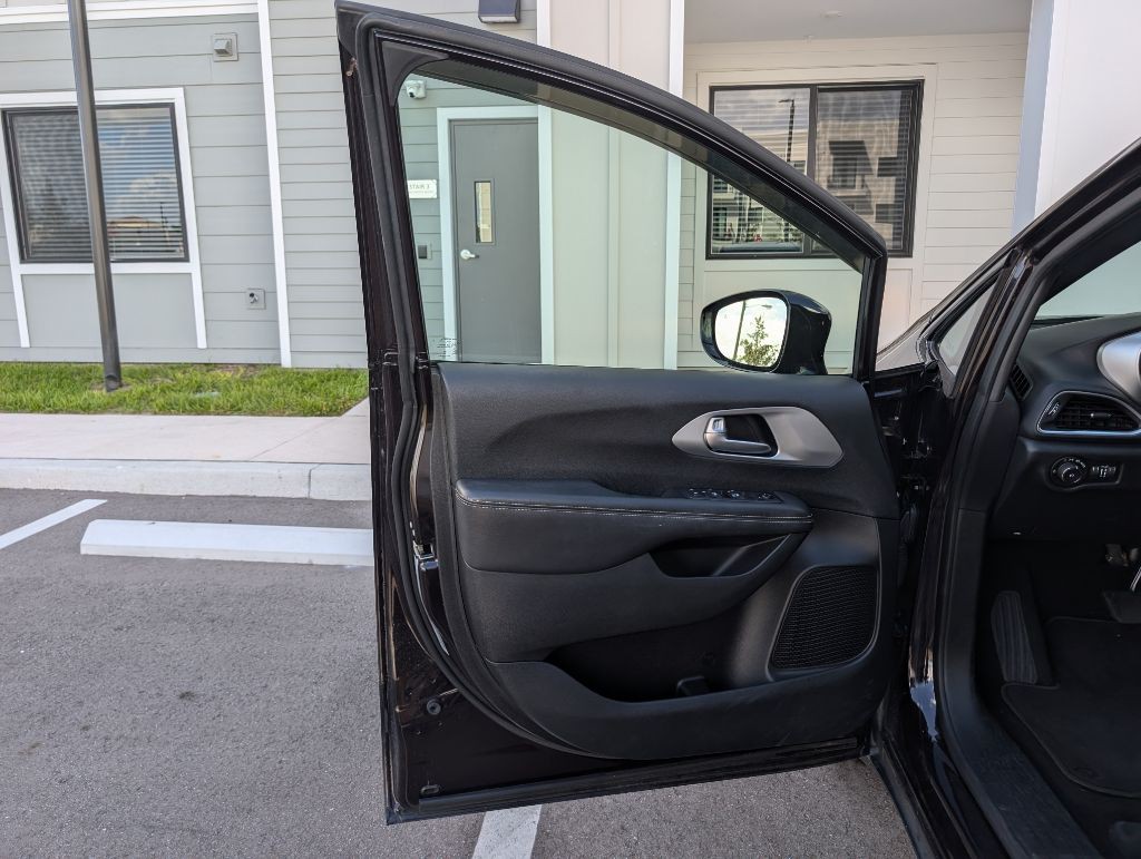 2018 Chrysler Pacifica Image 16