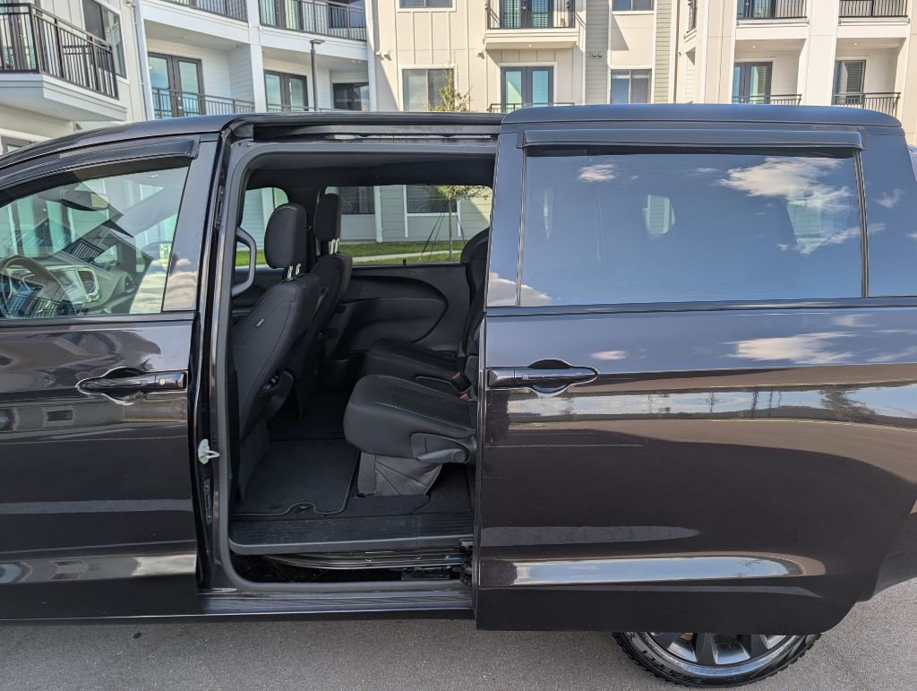2018 Chrysler Pacifica Image 19