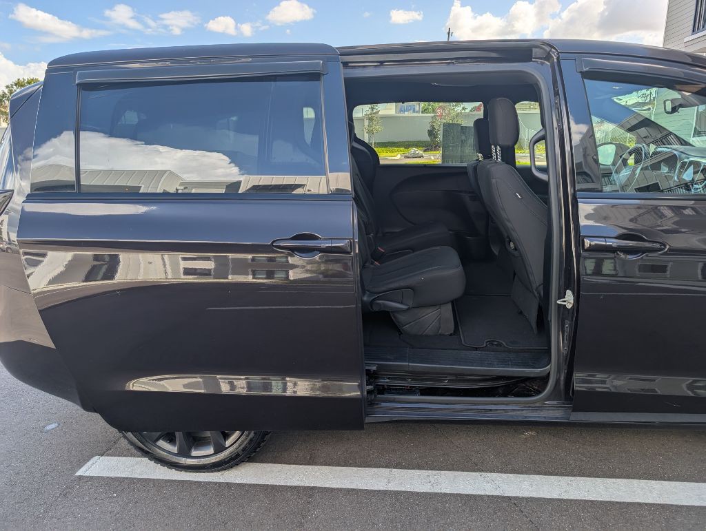 2018 Chrysler Pacifica Image 24