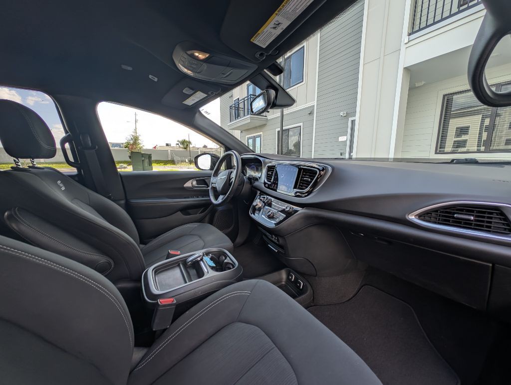 2018 Chrysler Pacifica Image 30