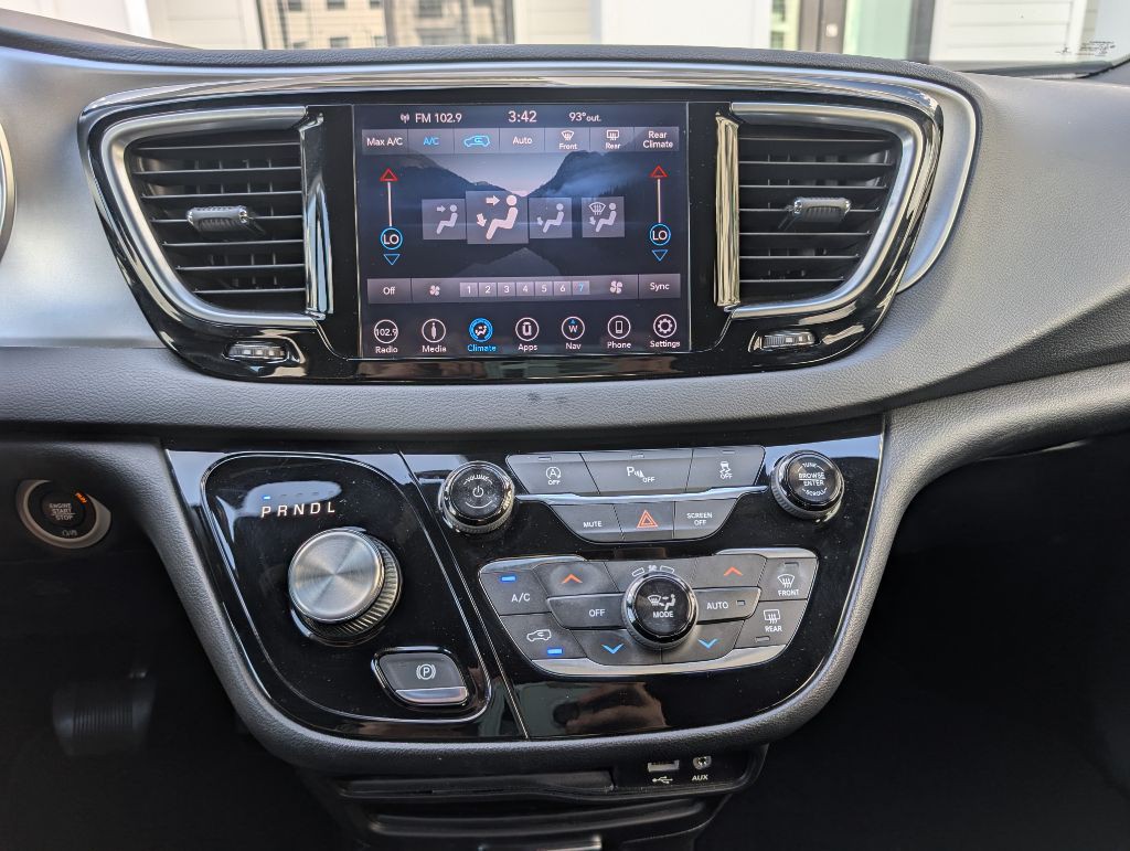 2018 Chrysler Pacifica Image 38