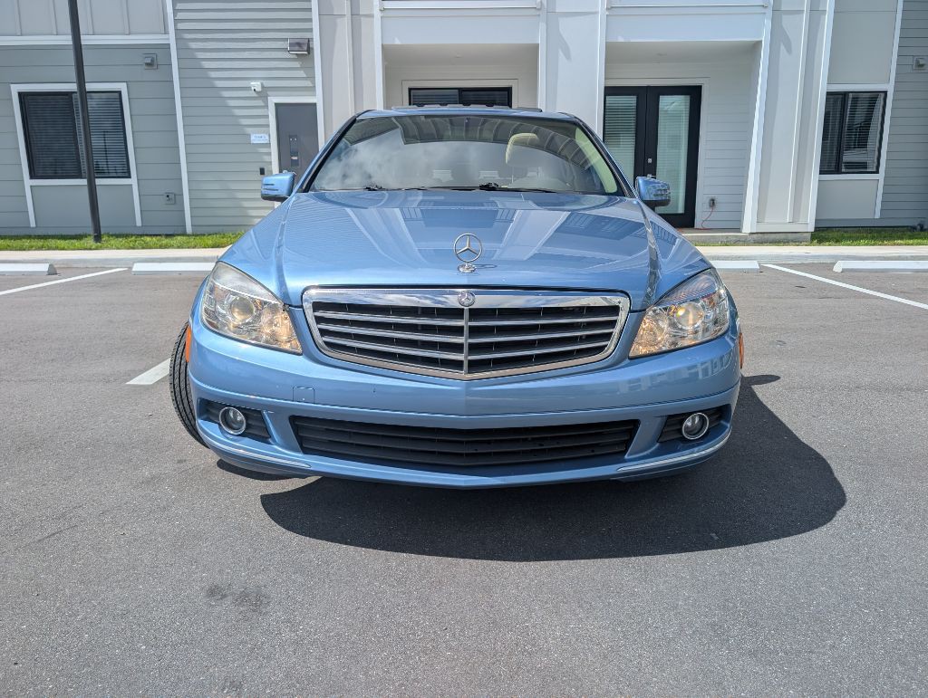 2010 Mercedes-Benz C-Class Image 2