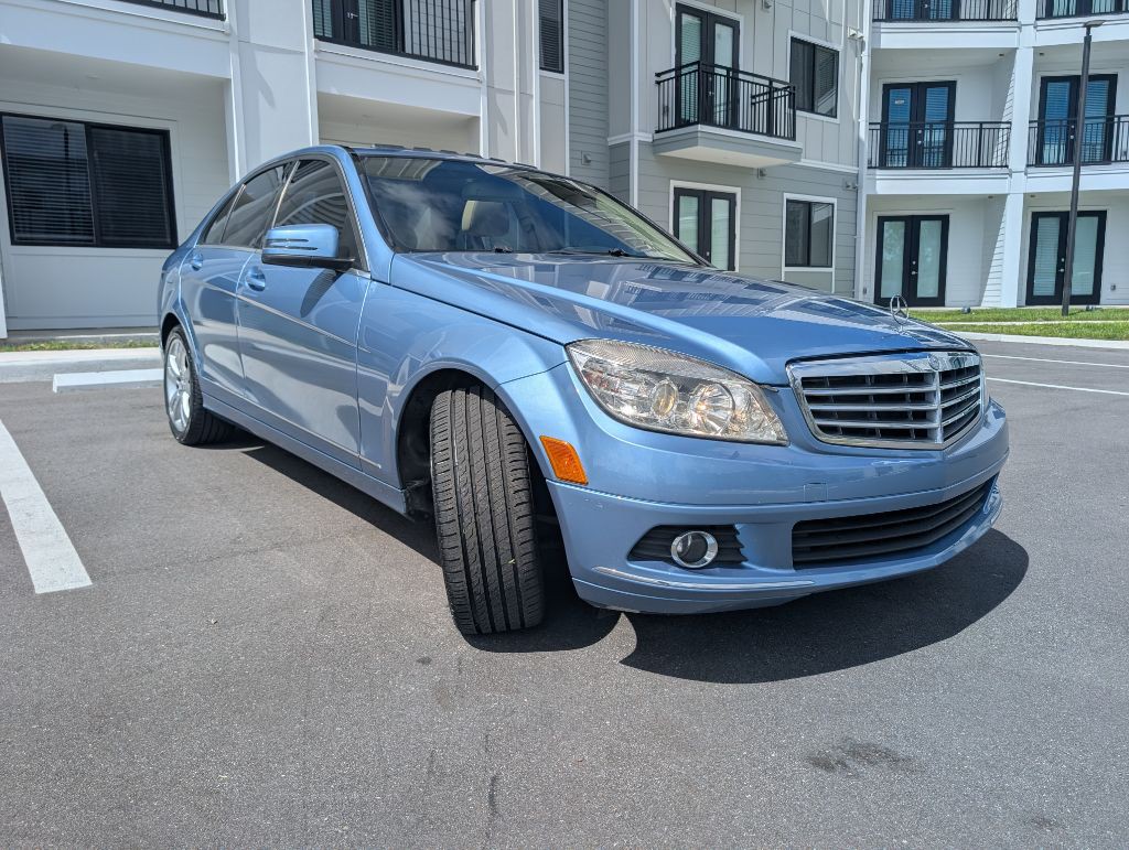2010 Mercedes-Benz C-Class Image 4