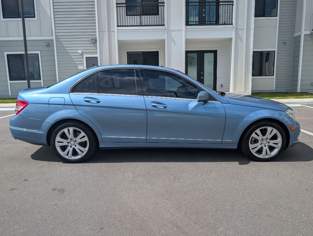 2010 Mercedes-Benz C-Class Image 6