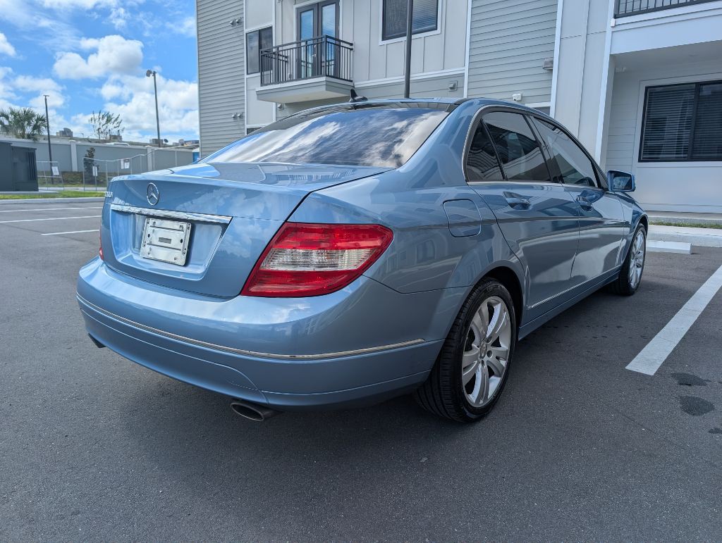 2010 Mercedes-Benz C-Class Image 7