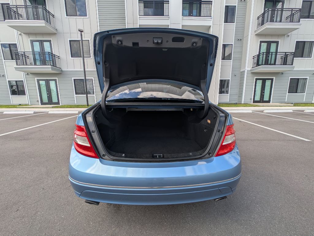 2010 Mercedes-Benz C-Class Image 13