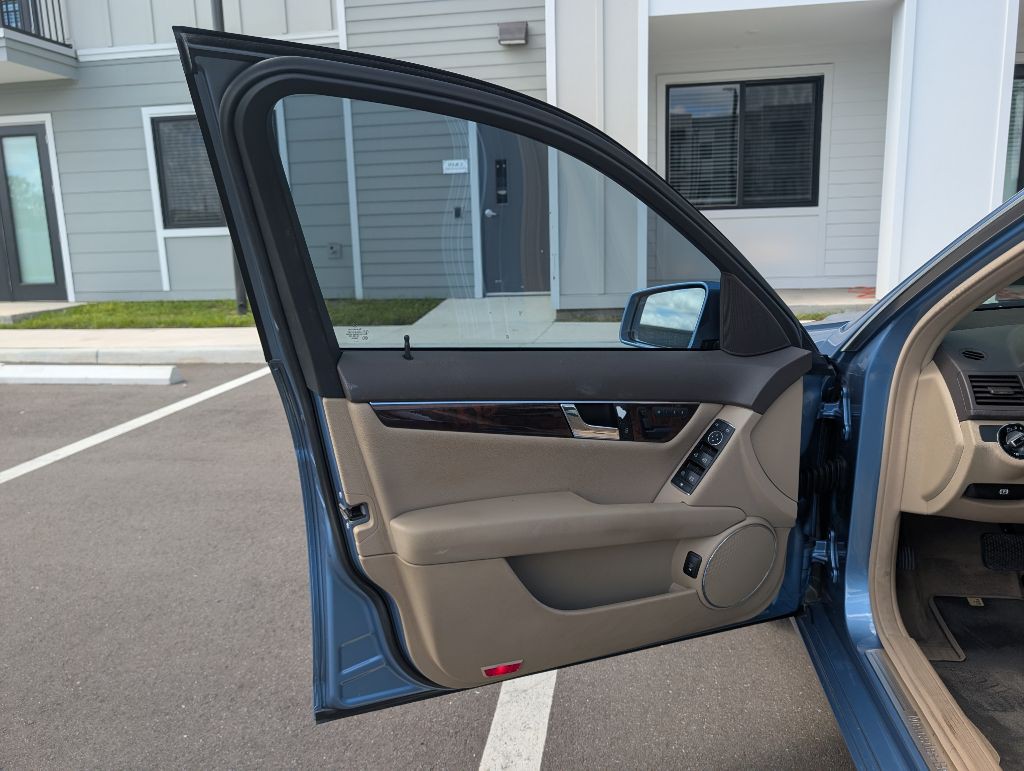 2010 Mercedes-Benz C-Class Image 14