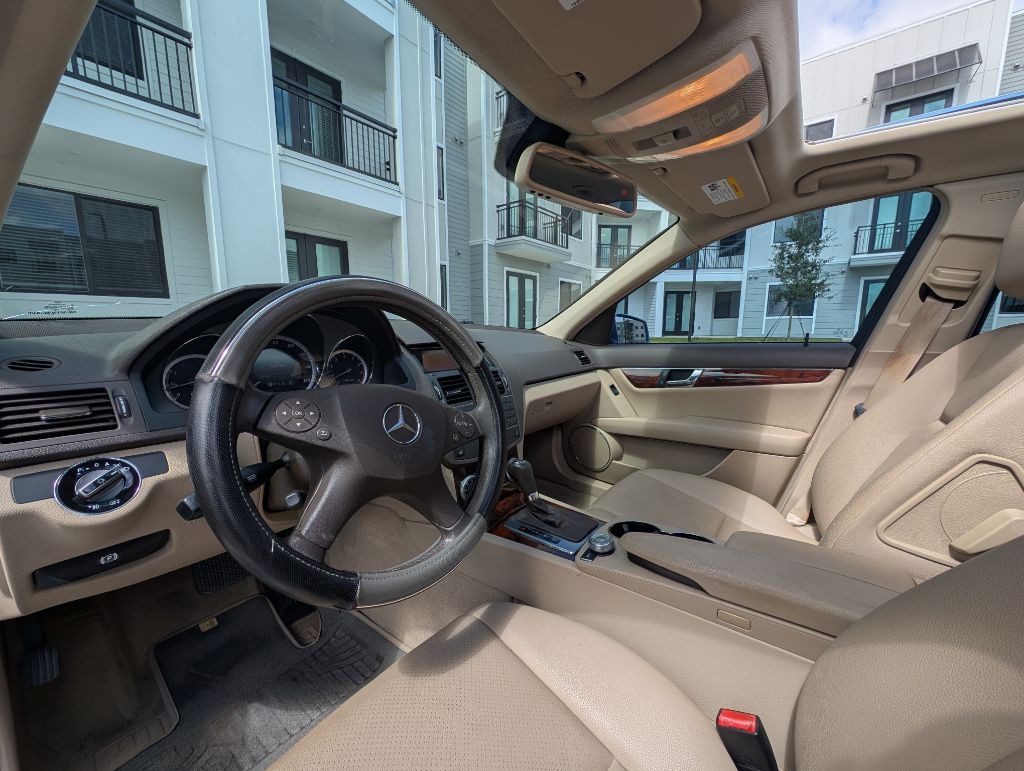 2010 Mercedes-Benz C-Class Image 15