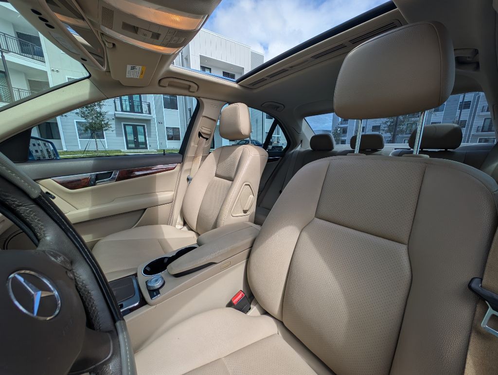 2010 Mercedes-Benz C-Class Image 16