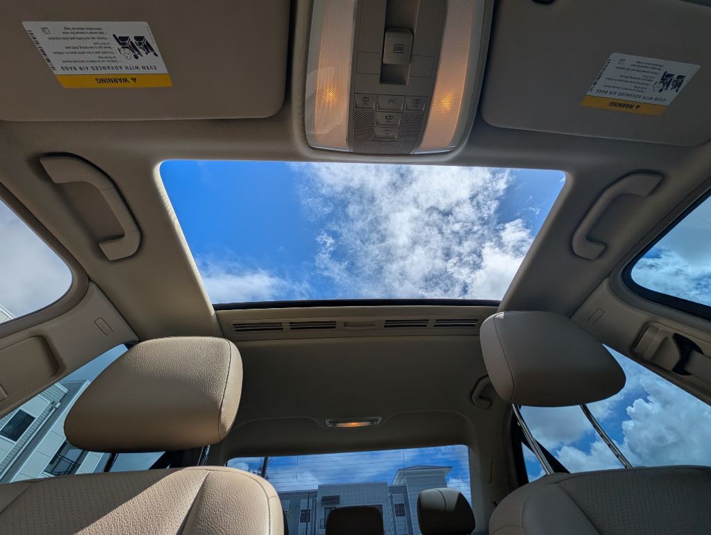 2010 Mercedes-Benz C-Class Image 26