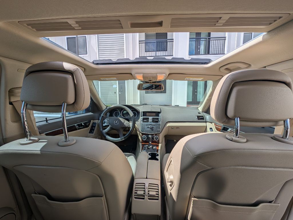 2010 Mercedes-Benz C-Class Image 27