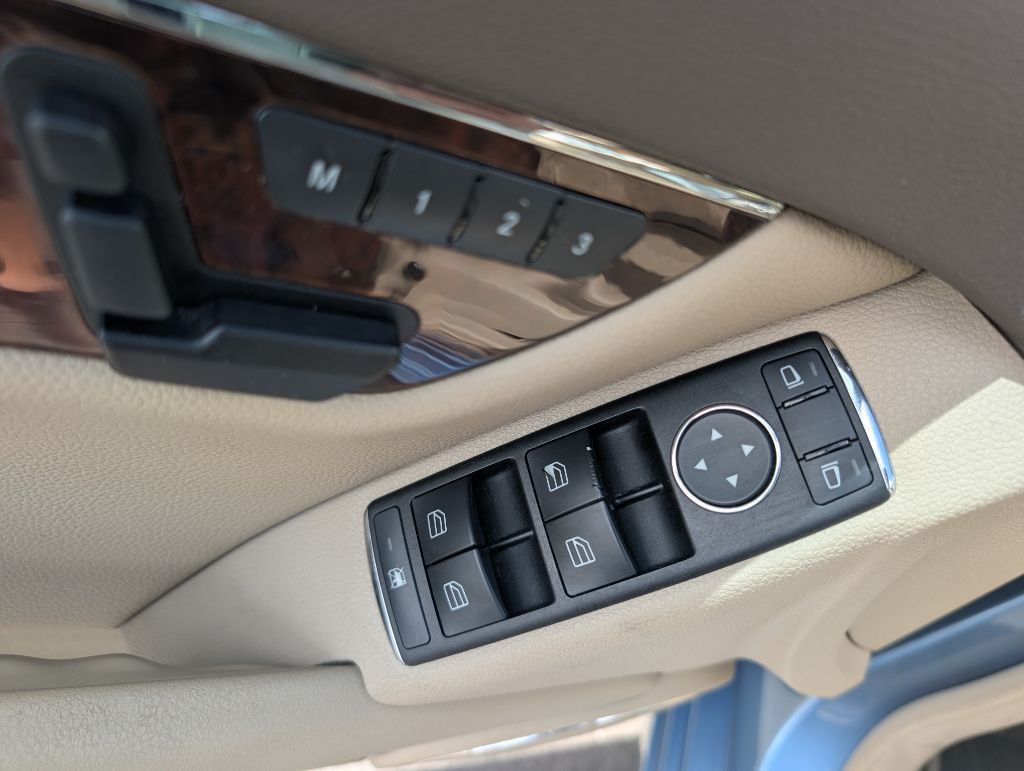2010 Mercedes-Benz C-Class Image 29