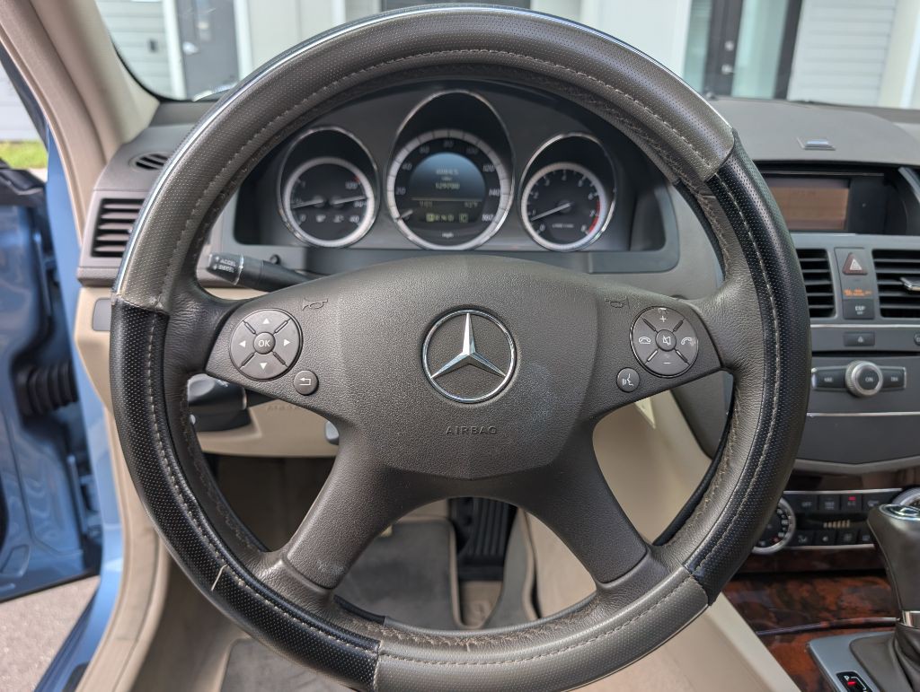 2010 Mercedes-Benz C-Class Image 31