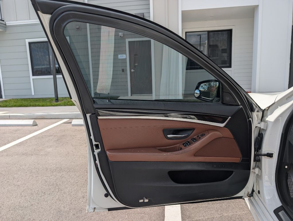 2013 BMW 5 Series Image 11