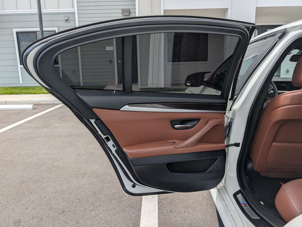 2013 BMW 5 Series Image 14