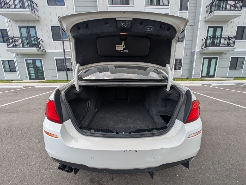 2013 BMW 5 Series Image 25