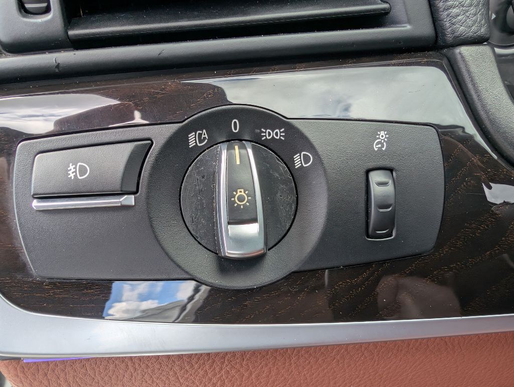 2013 BMW 5 Series Image 27