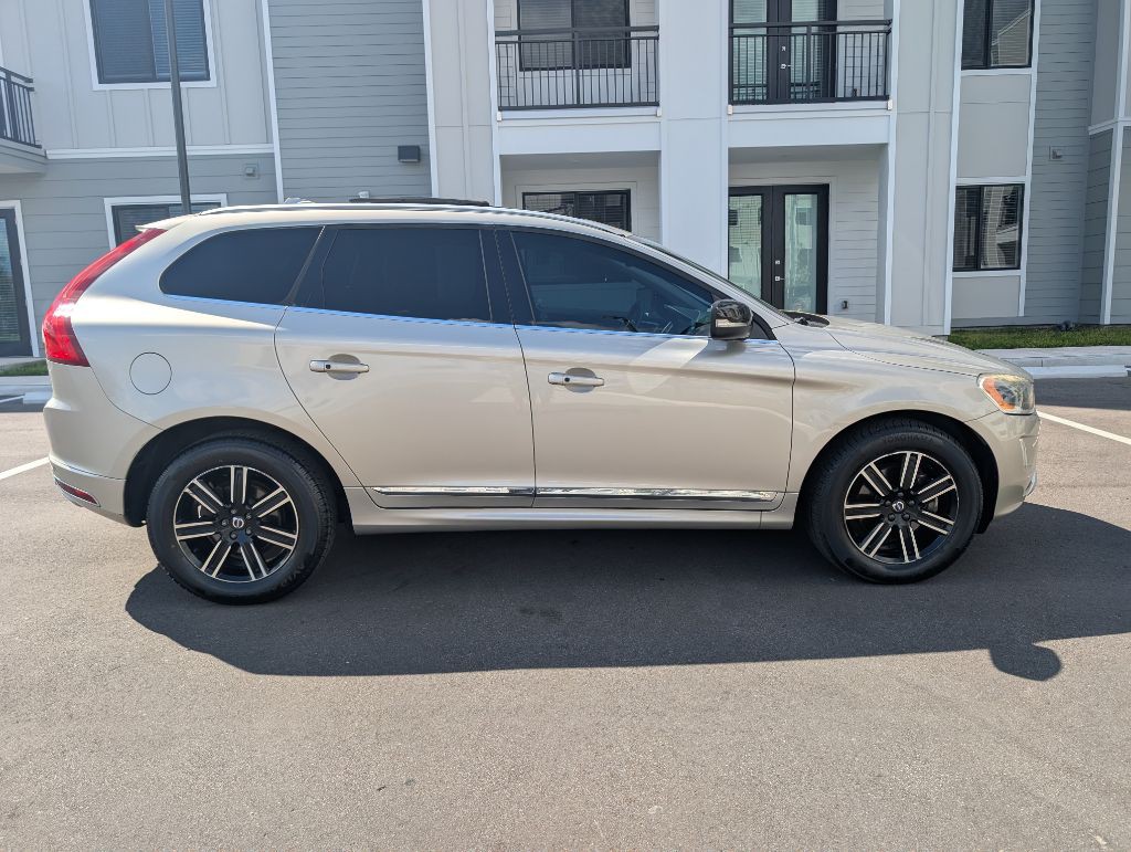2017 Volvo XC60 Image 6