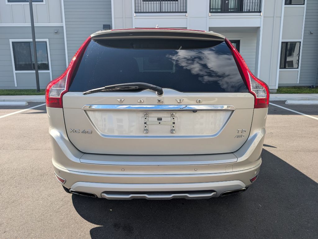 2017 Volvo XC60 Image 8