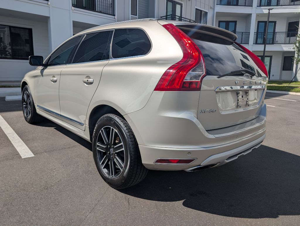 2017 Volvo XC60 Image 10
