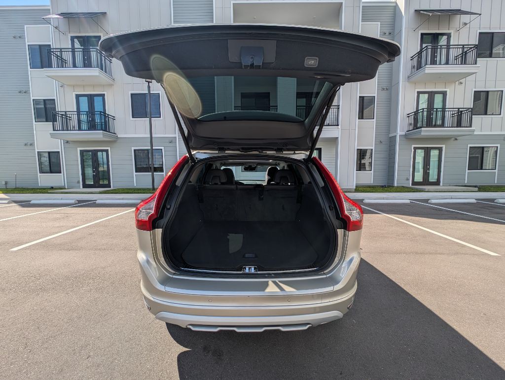 2017 Volvo XC60 Image 14