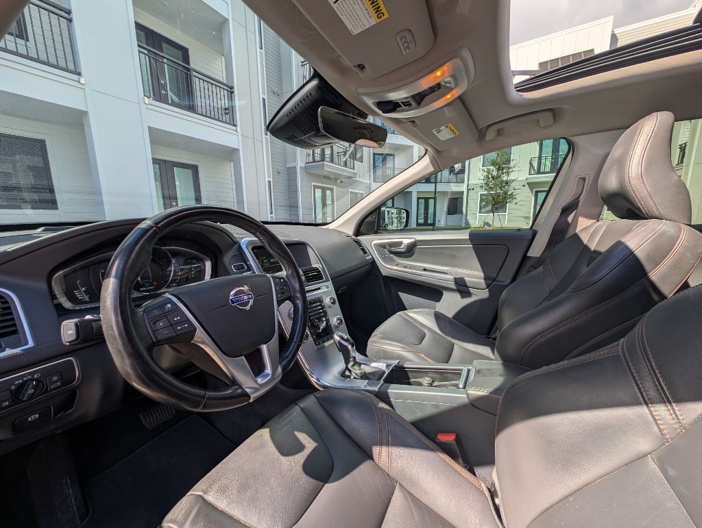 2017 Volvo XC60 Image 18