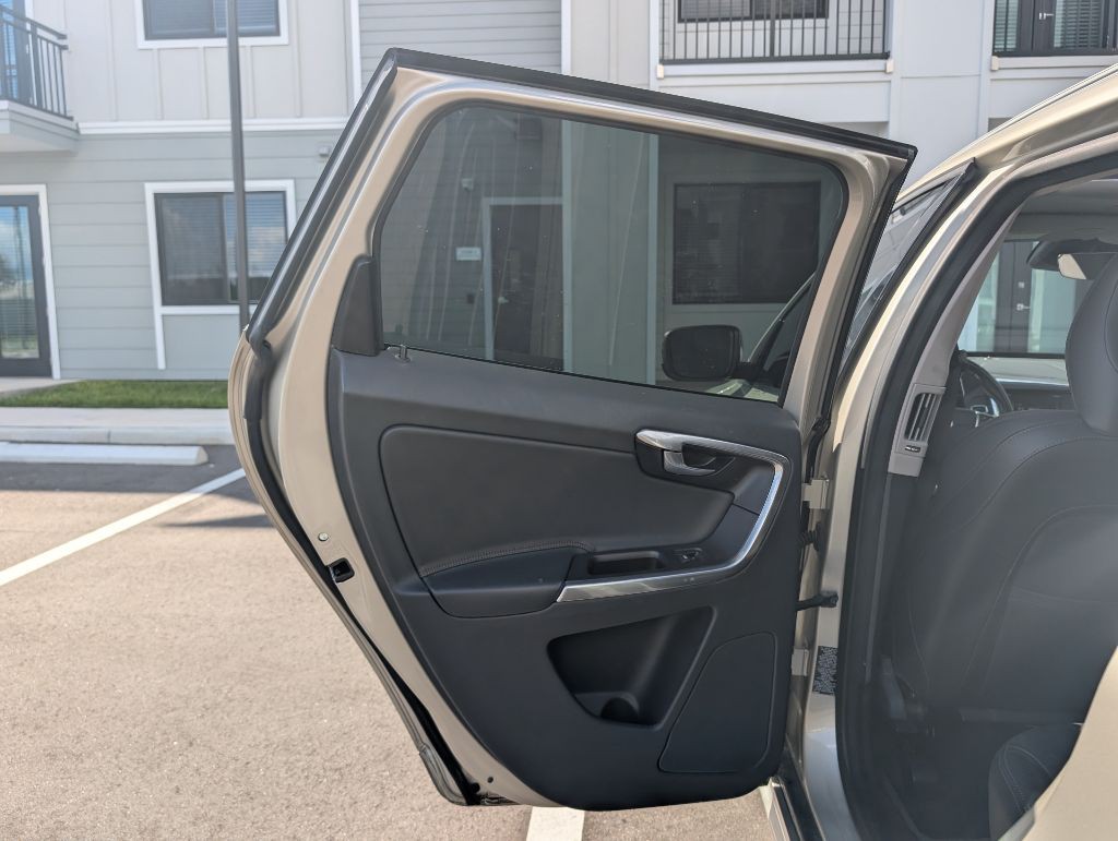 2017 Volvo XC60 Image 20